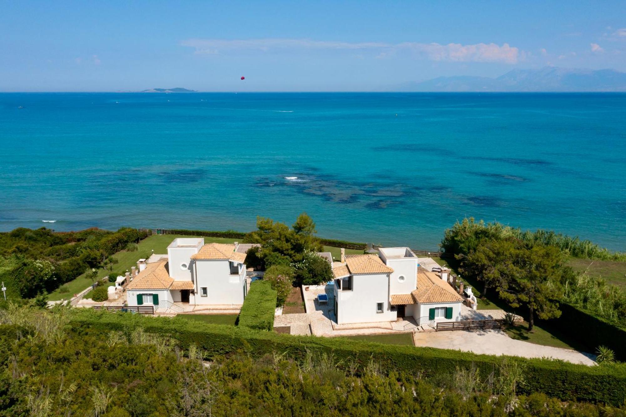 Beachfront Villa Victoras - With Private Beach Sidárion Exterior foto
