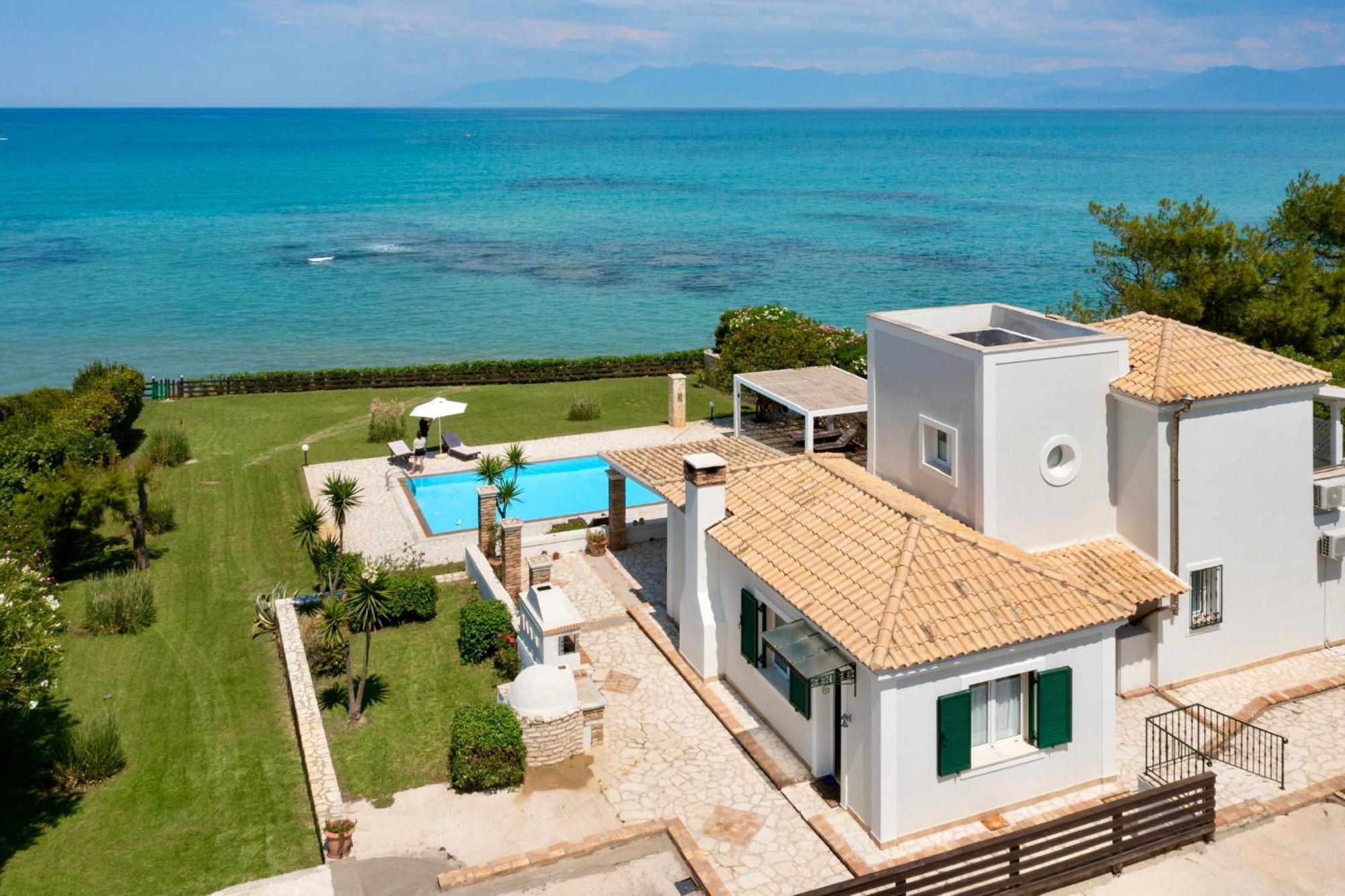 Beachfront Villa Victoras - With Private Beach Sidárion Exterior foto